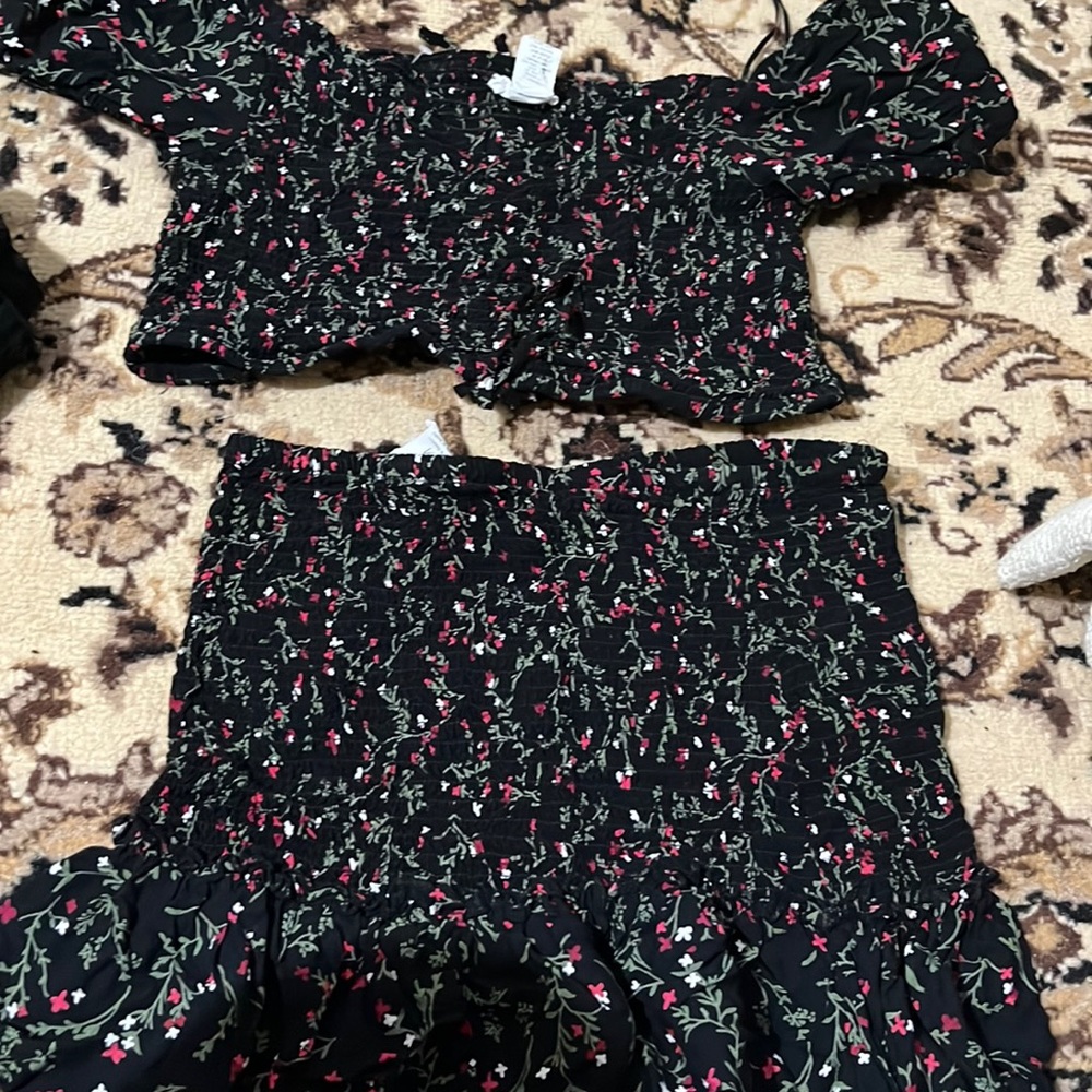 Two piece floral set. Size M